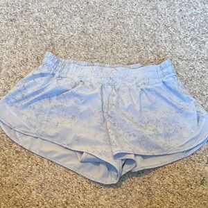 Lululemon Women's LR Hotty Hot Shorts